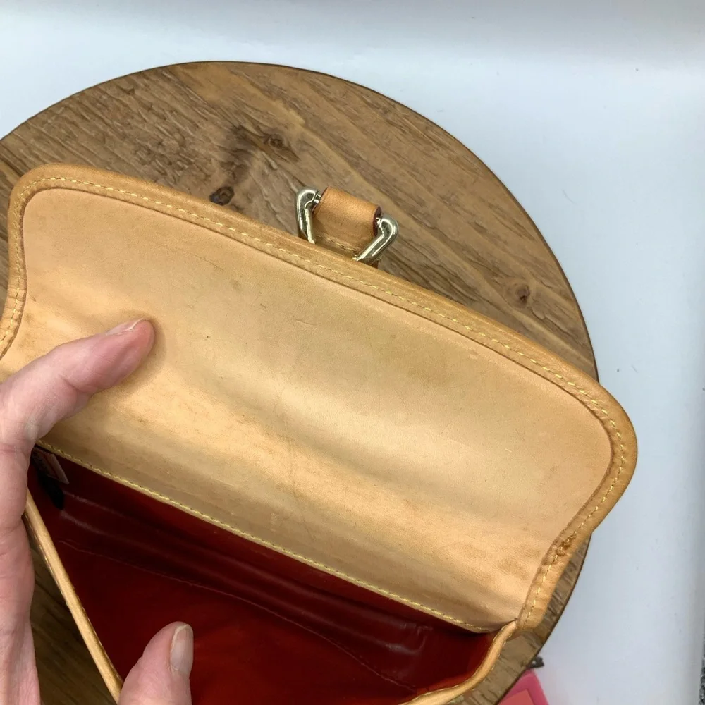 Dooney & Bourke Vintage Tan Cream Canvas Leather Trip Flap Wristlet - Picture 5 of 7